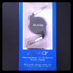 NWT Auvio retractable 1/8” audio cable
